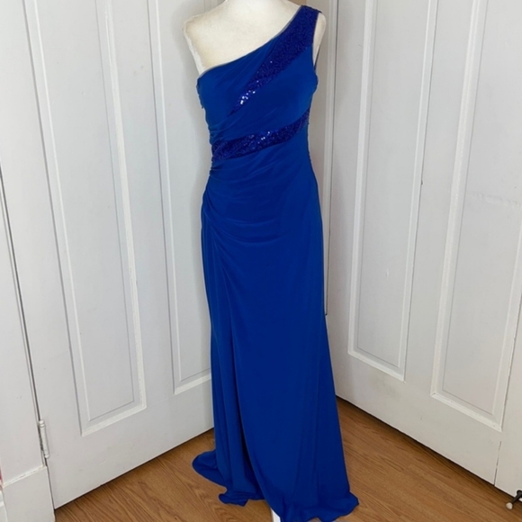 Hailey Logan By Adrianna Propell Royal Blue One Shoulder Gown - Picture 4 of 12